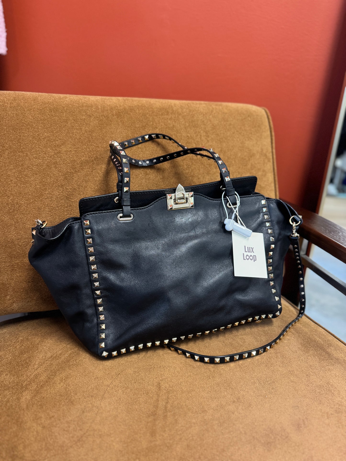 Garavani Medium Rockstud tote bag in black leather