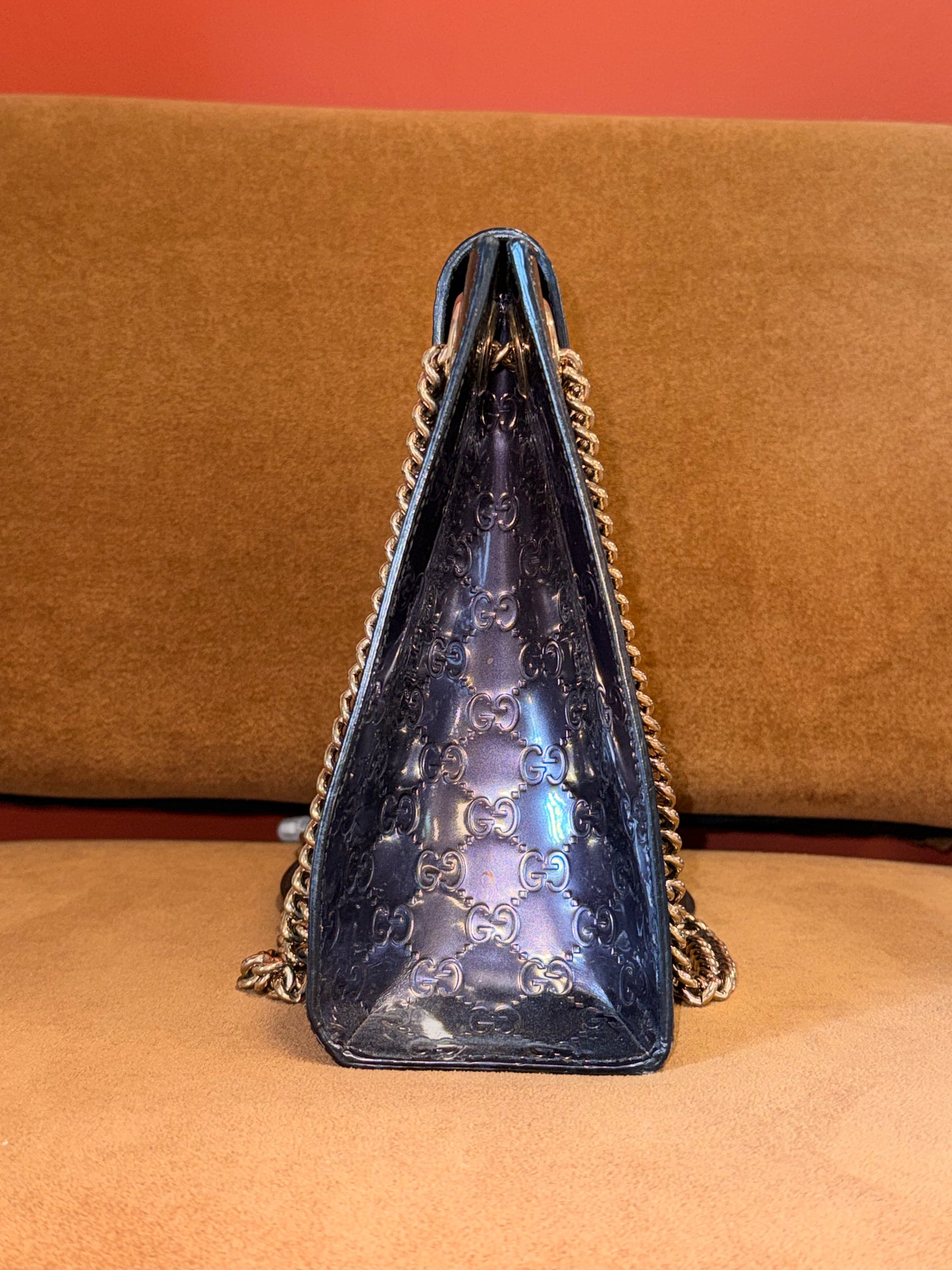 Patent leather chain shoulder bag in dark violet