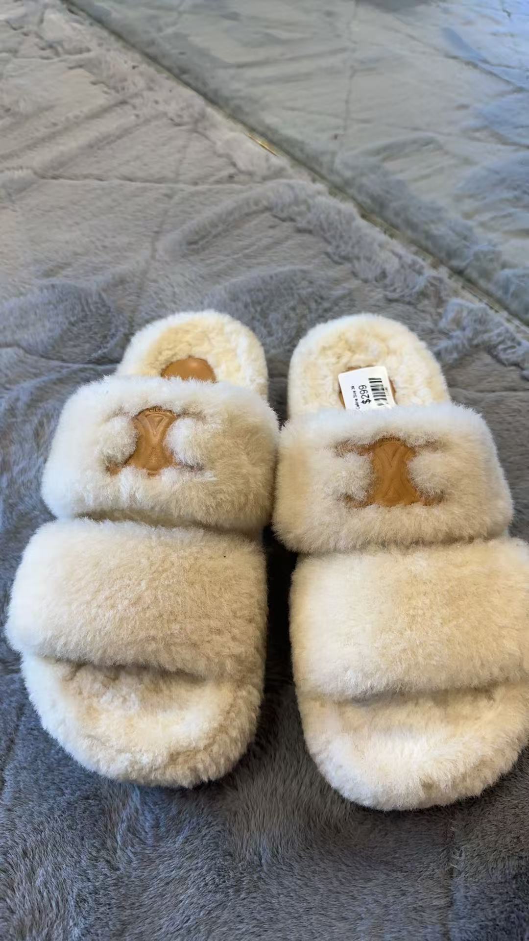 Triomphe Slides in Shearling Beige/Brown