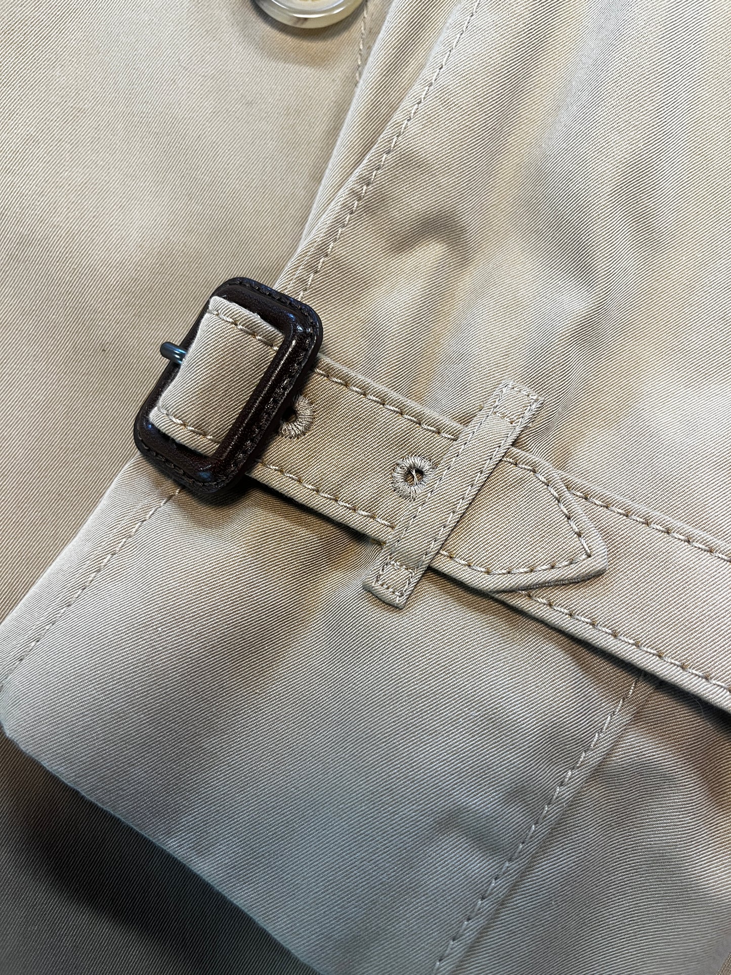 Burberry Double-Breasted Trench Coat (Classic Style)