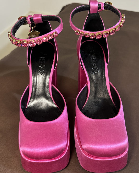 Medusa Head Charm Satin Platform Pumps