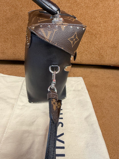 Louis Vuitton Bag in Canvas & Black Leather