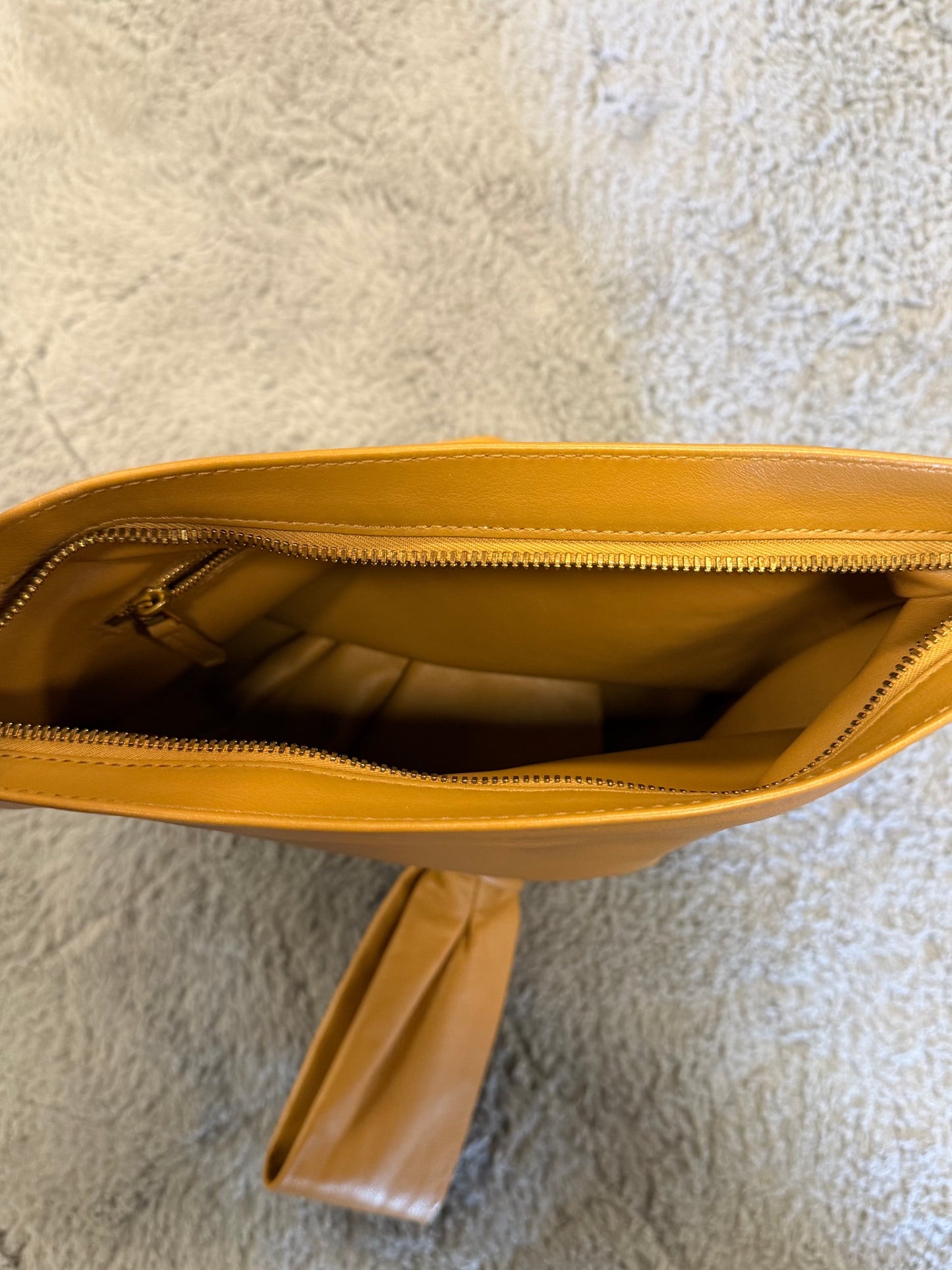 Bottgea Veneta Leather Pouch