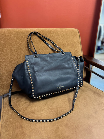 Garavani Medium Rockstud tote bag in black leather
