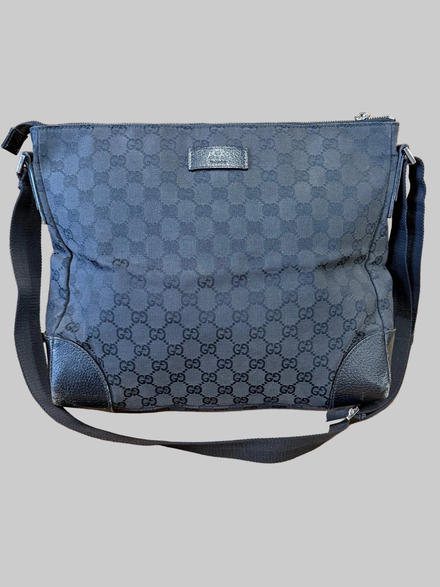 Gucci GG Canvas Medium Messenger Bag