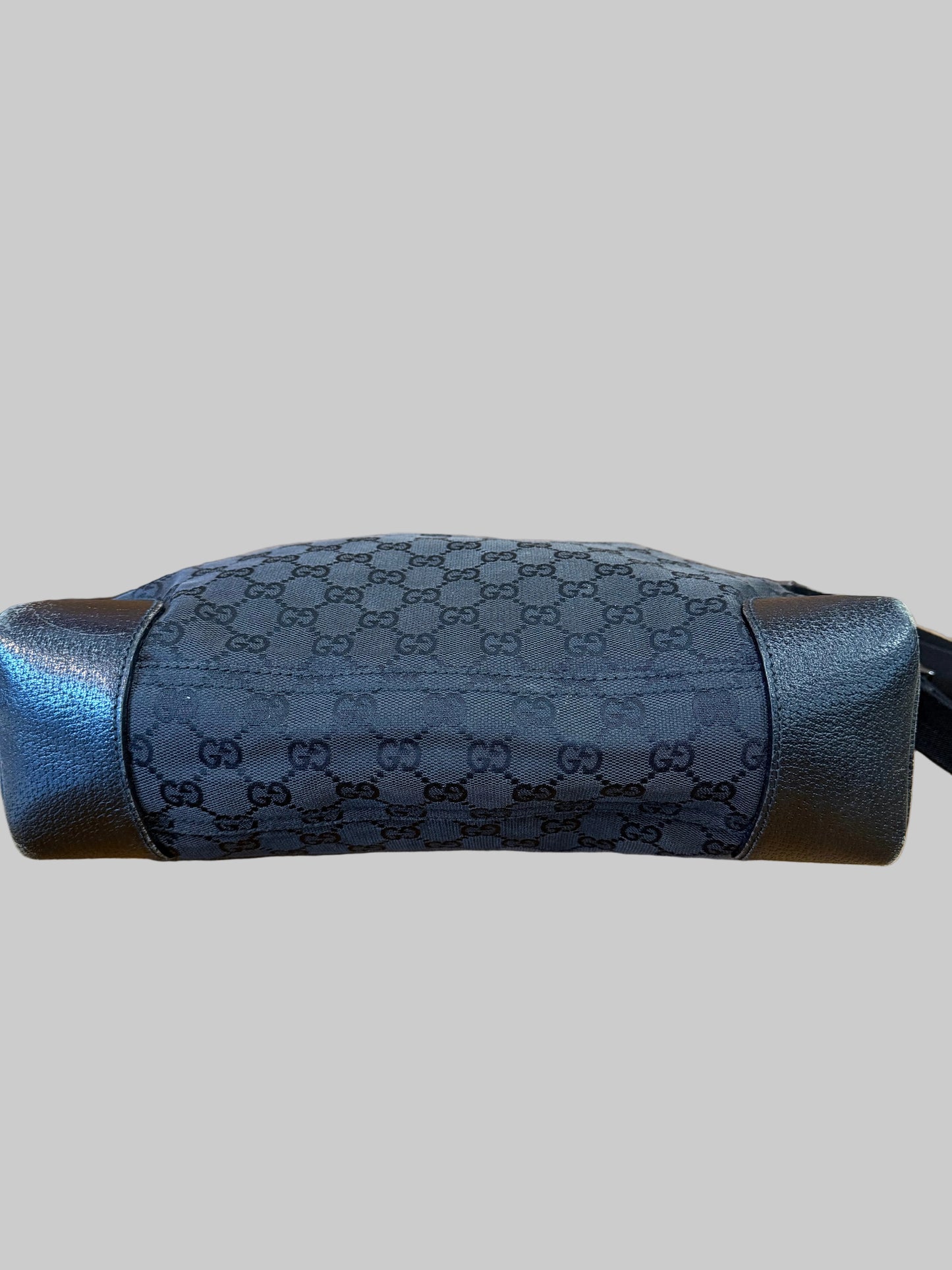 Gucci GG Canvas Medium Messenger Bag