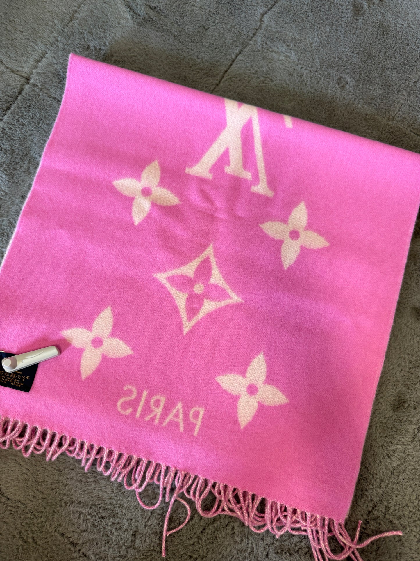 Louis Vuitton Reykjavik Monogram Cashmere Scarf — Hot Pink