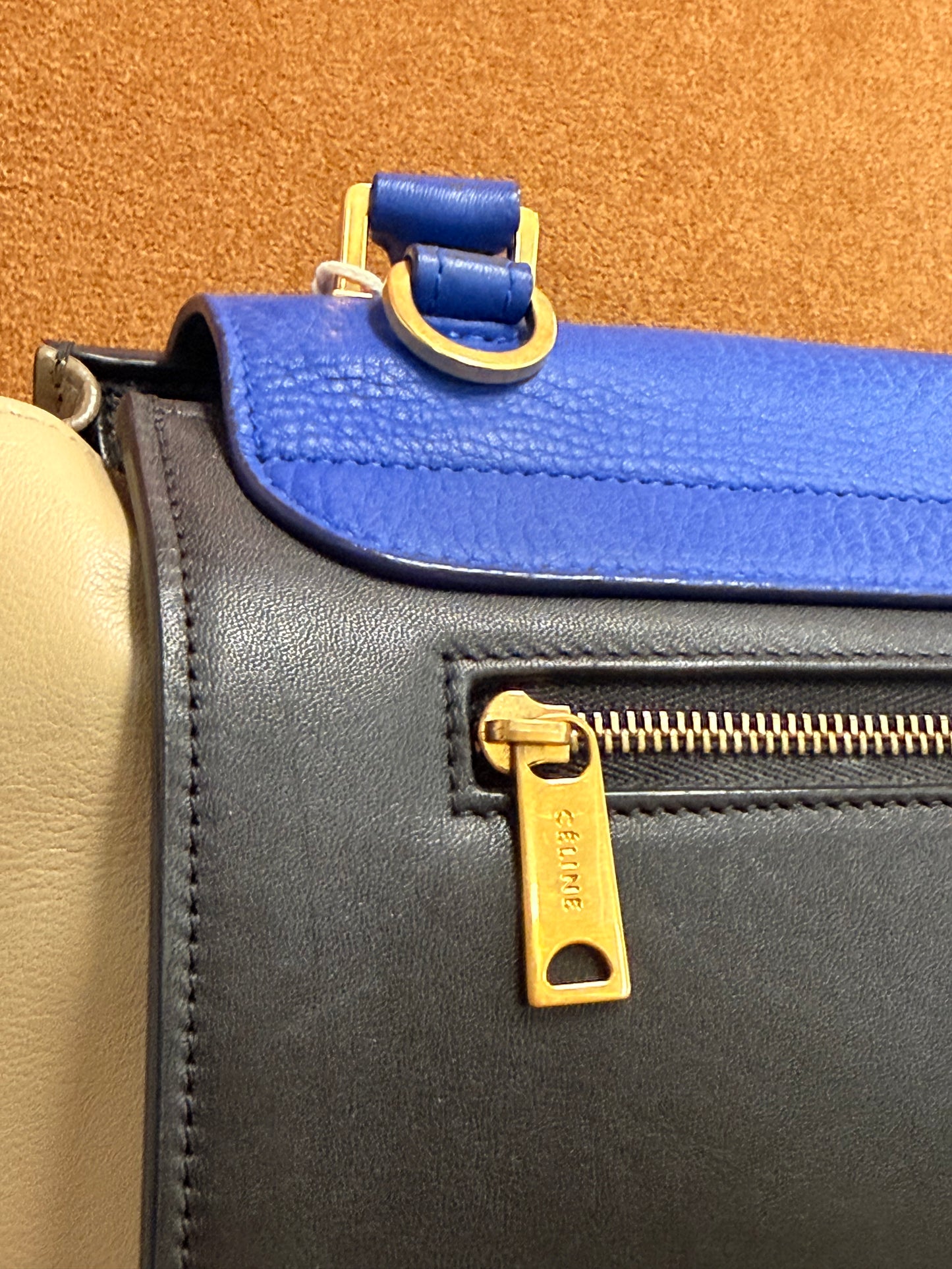 Tri-Color Trapeze bag in blue grained leather