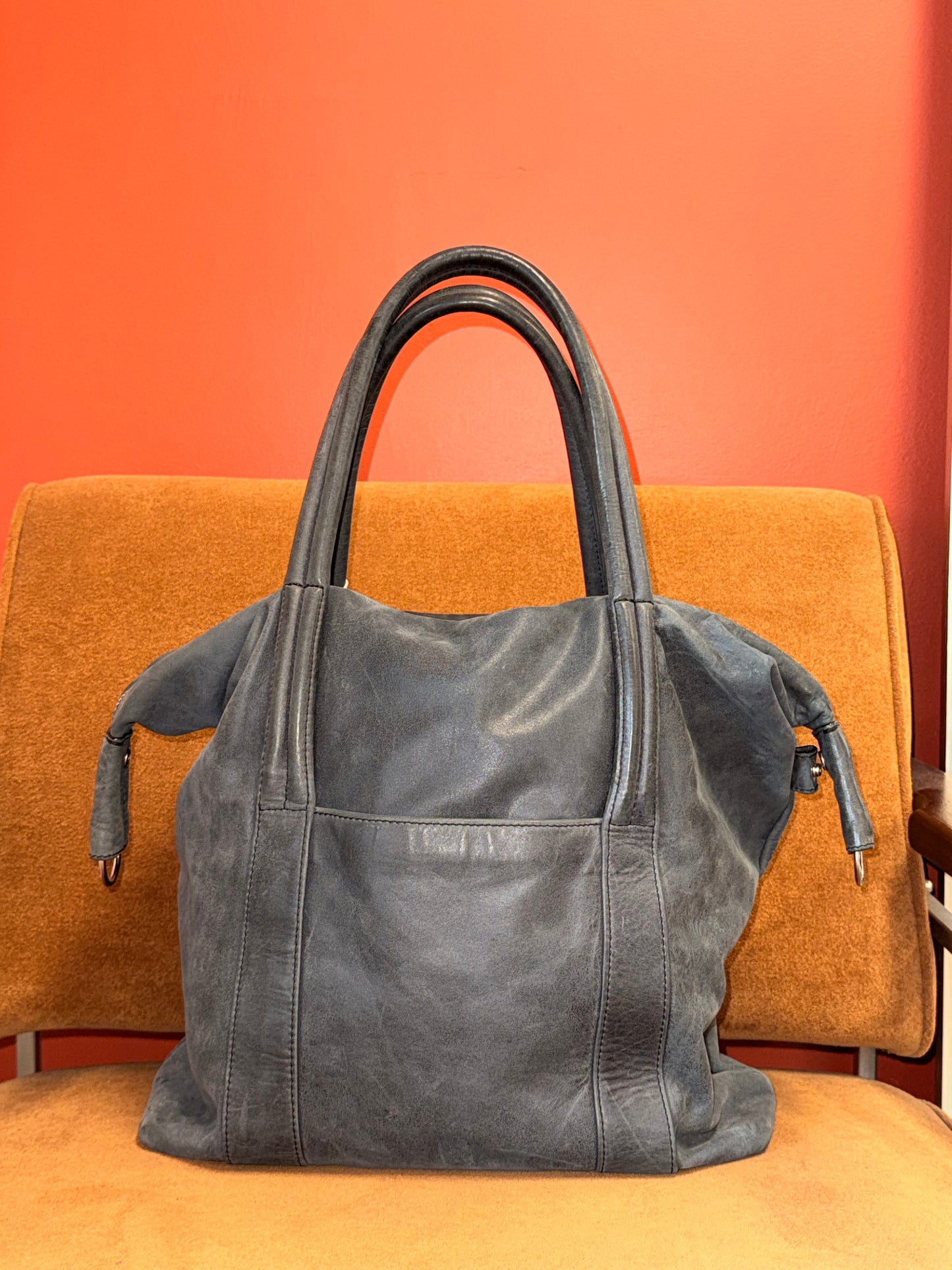 X-Large Travel Leather Bag in foggy blue leather