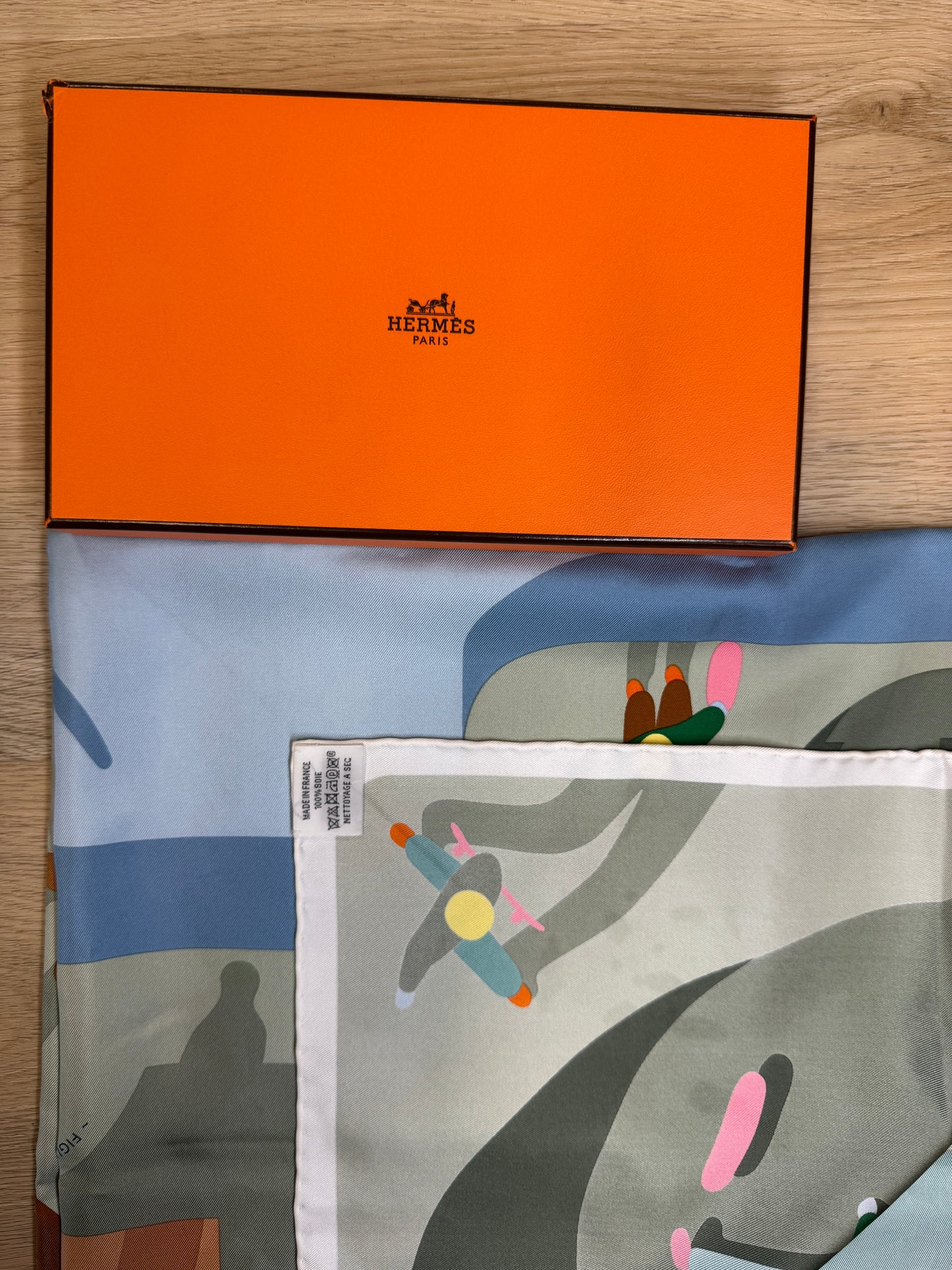 Hermès "Figures Libres" Silk Carré 90